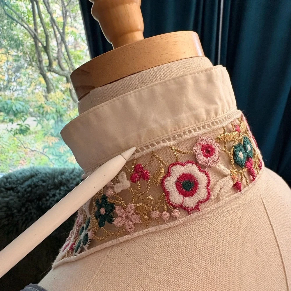 Embroidered collar - Picture 4 of 9